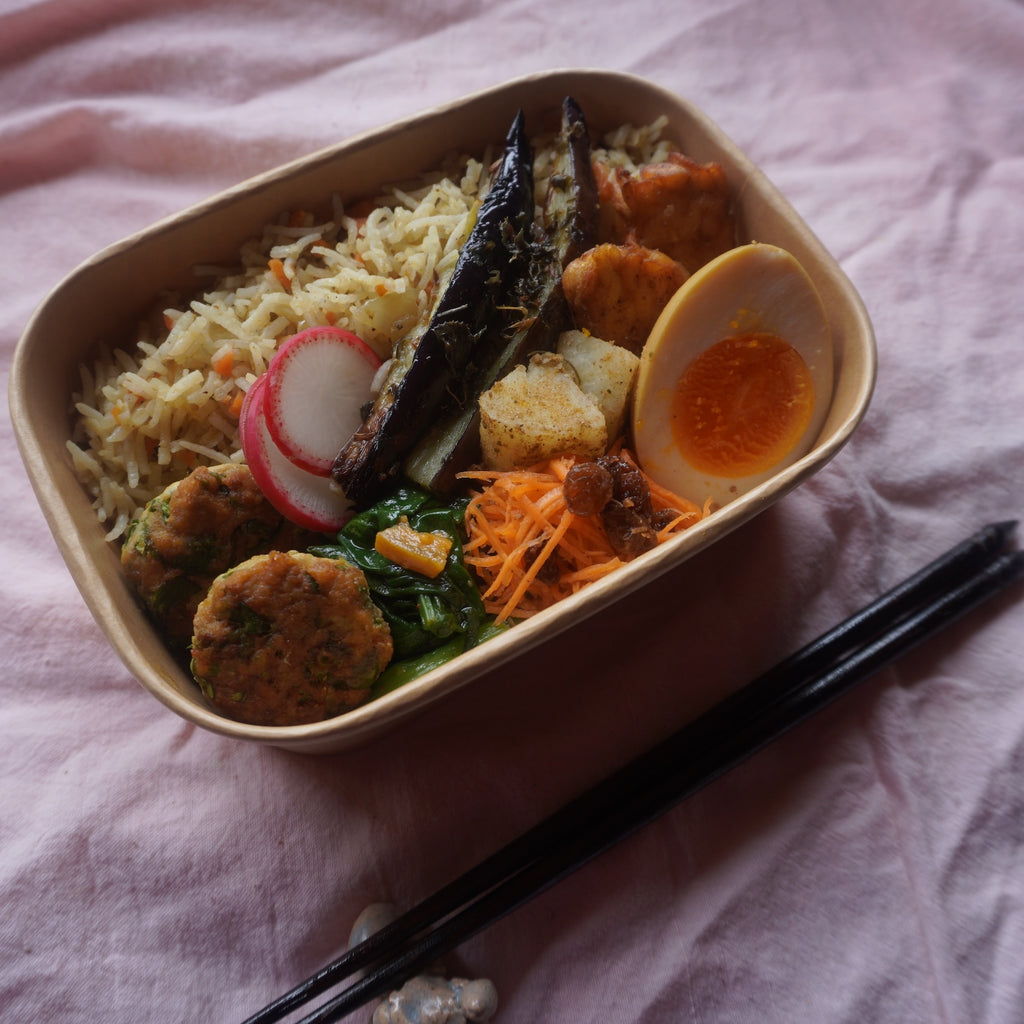 ８月２１日金曜日　お昼を兼ねた２限　島本ゆり先生スパイスとインド料理の授業