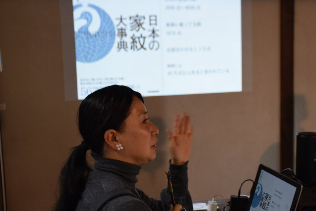 ８月２２日土曜日　１限　ミヤケマイ先生家紋の授業