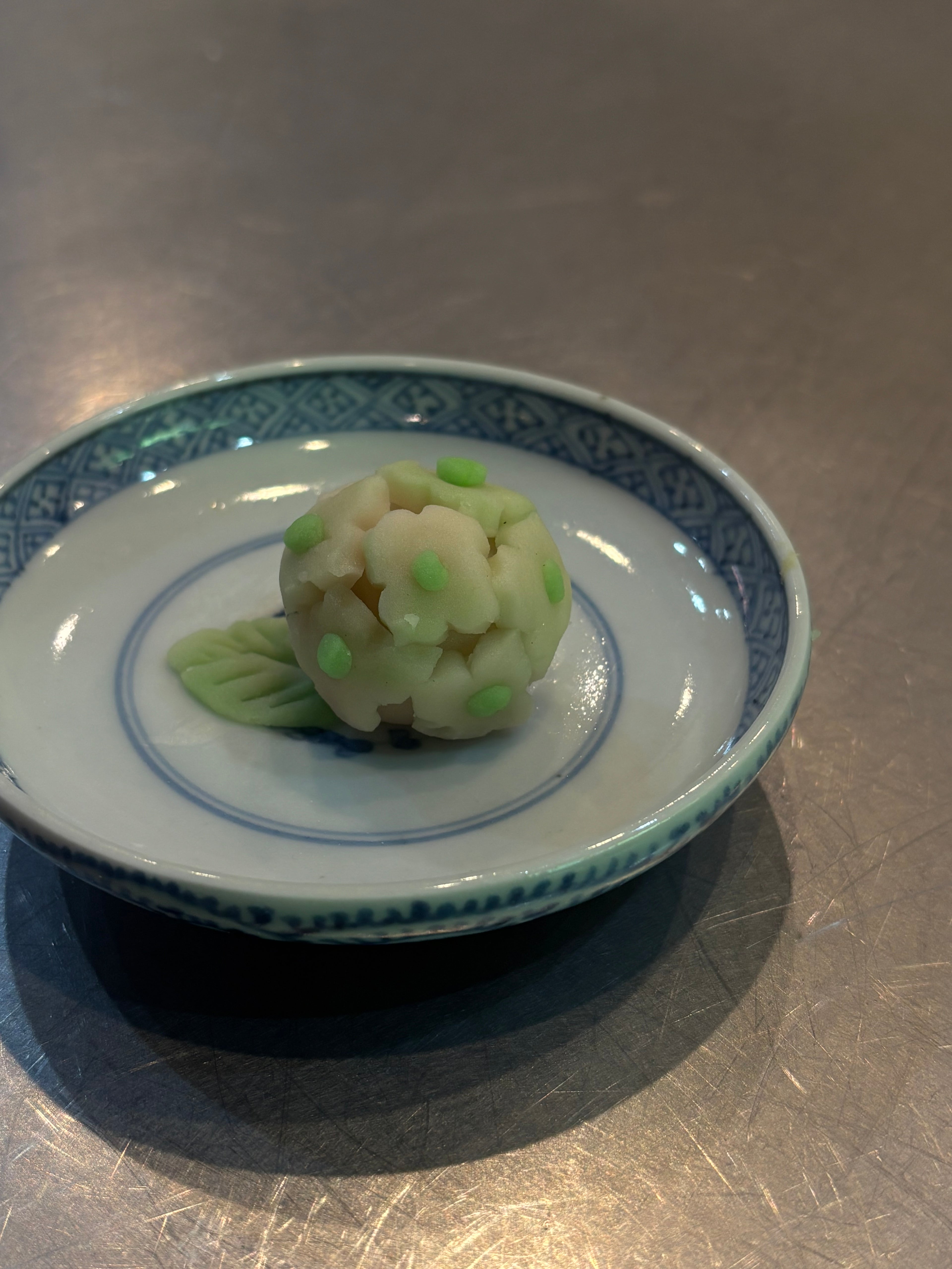 紫陽花と盆栽の和菓子を作る